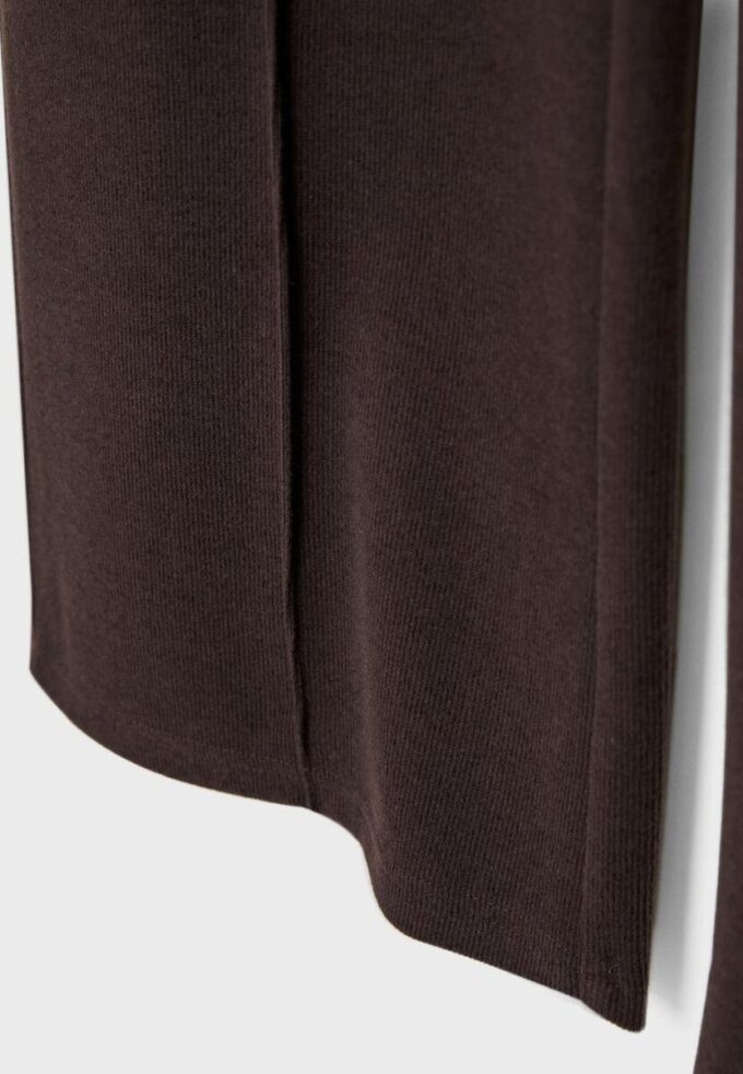 Pantalons en maille avec détails de coutures Pantalons en maille avec détails de coutures