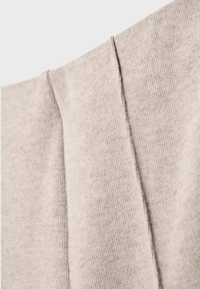 Pantalons en maille avec détails de coutures Pantalons en maille avec détails de coutures