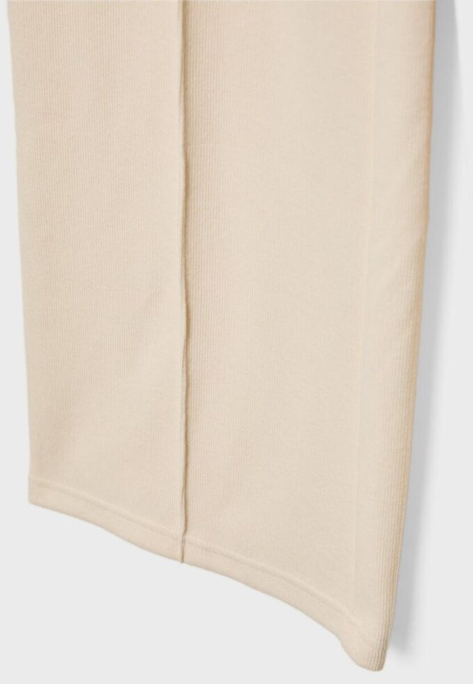 Pantalons en maille avec détails de coutures Pantalons en maille avec détails de coutures