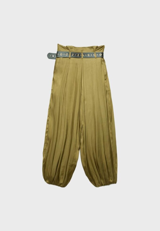 Pantalons sarouel en satin avec ceinture Pantalons sarouel en satin avec ceinture