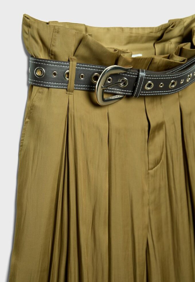 Pantalons sarouel en satin avec ceinture Pantalons sarouel en satin avec ceinture