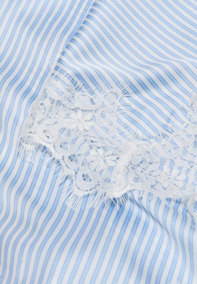 Paréo rayé à bordure en dentelle