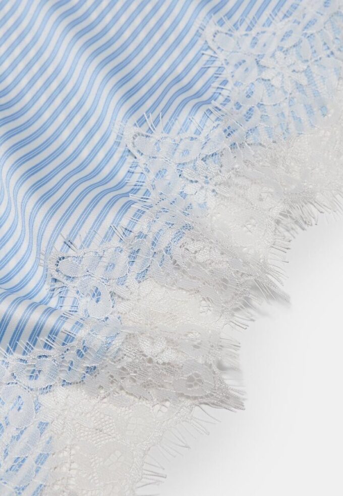 Paréo rayé à bordure en dentelle