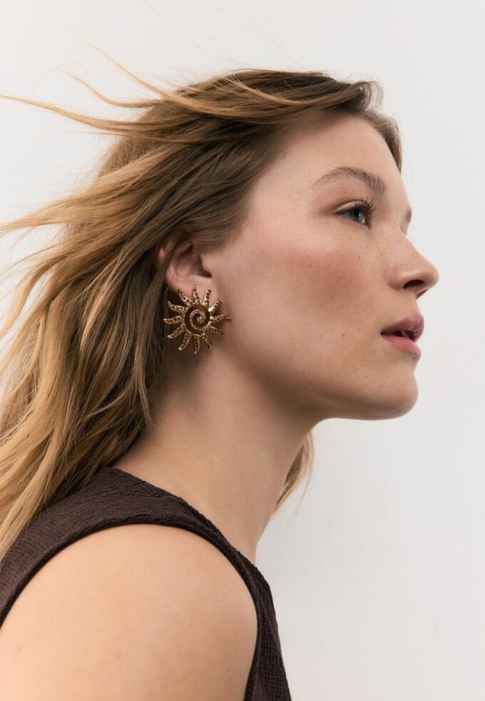 Petites boucles d’oreilles soleil en strass Petites boucles d’oreilles soleil en strass