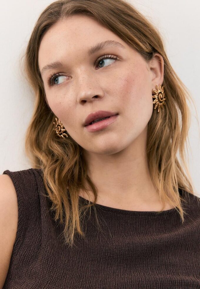 Petites boucles d’oreilles soleil en strass Petites boucles d’oreilles soleil en strass