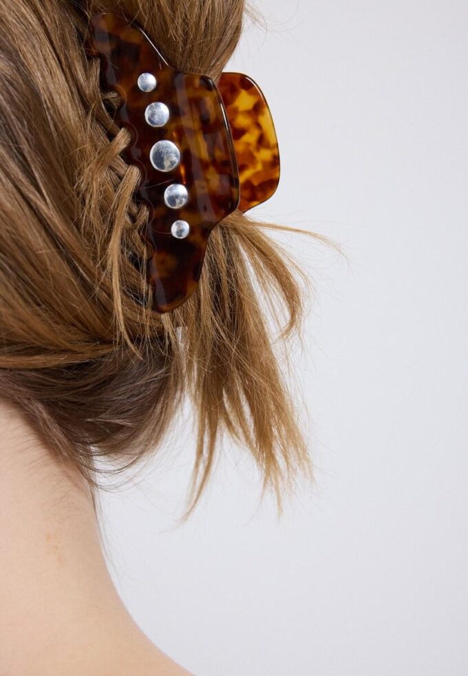 Pince à fourrure cloutée