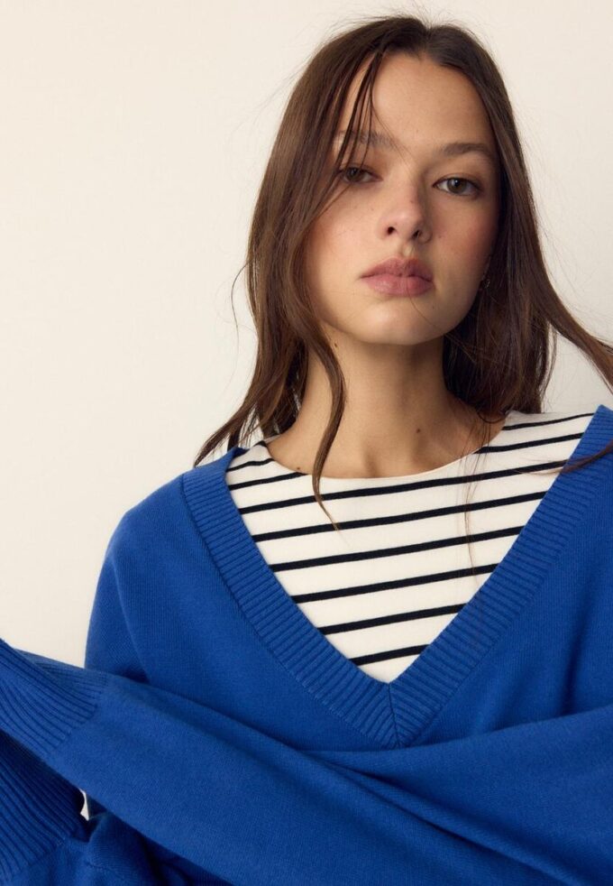 Pull à col en V et manches chauve-souris Pull à col en V et manches chauve-souris