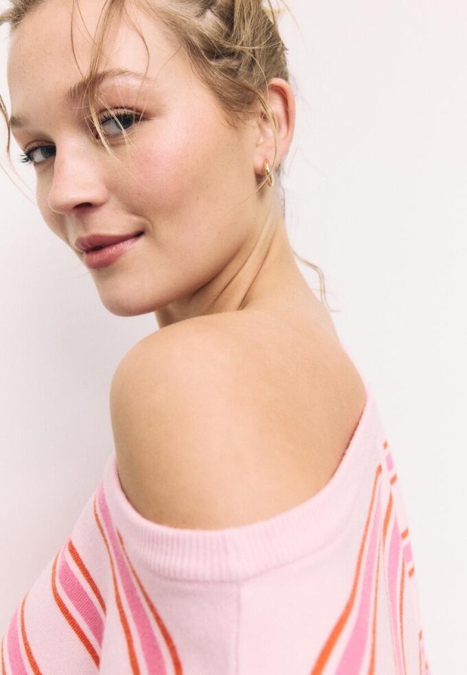 Pull en maille à ourlet côtelé asymétrique Pull en maille à ourlet côtelé asymétrique