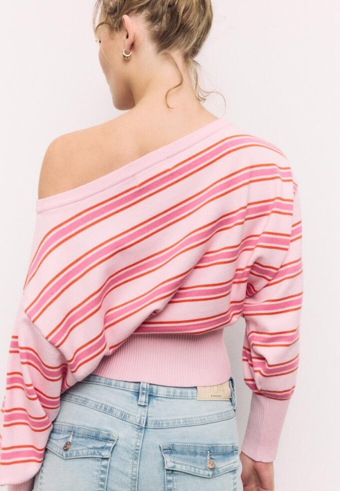 Pull en maille à ourlet côtelé asymétrique Pull en maille à ourlet côtelé asymétrique