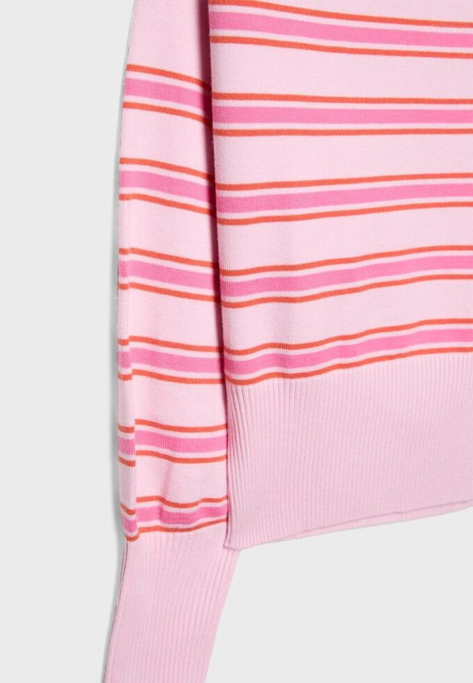 Pull en maille à ourlet côtelé asymétrique Pull en maille à ourlet côtelé asymétrique