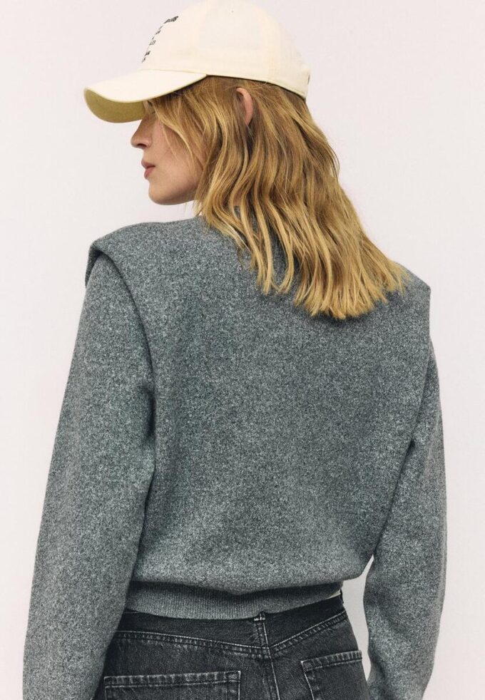 Pull en maille à épaules rembourrées