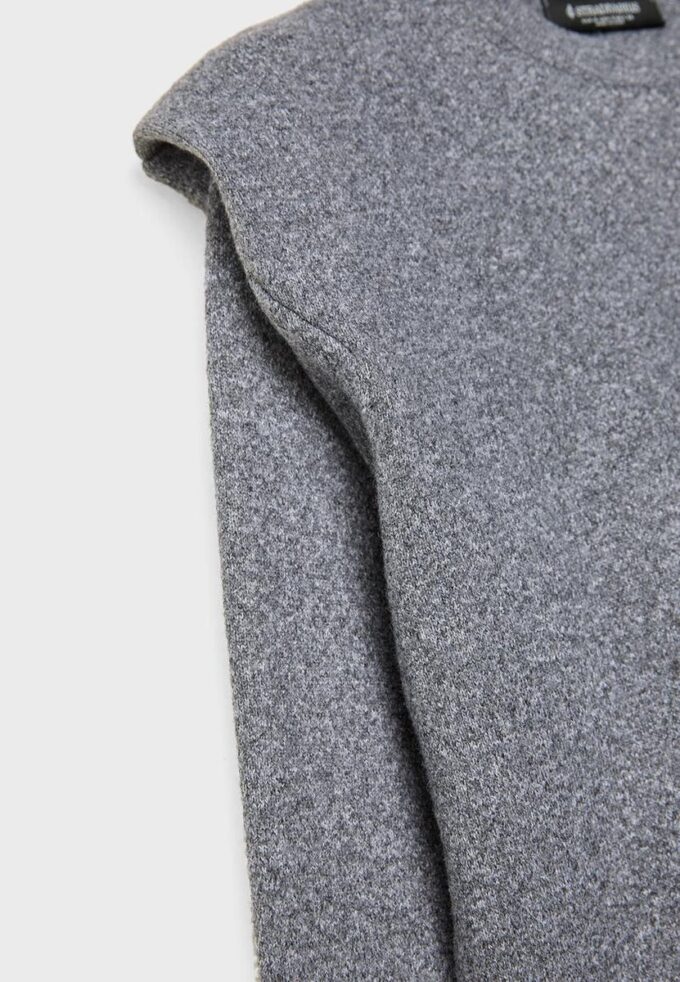 Pull en maille à épaules rembourrées
