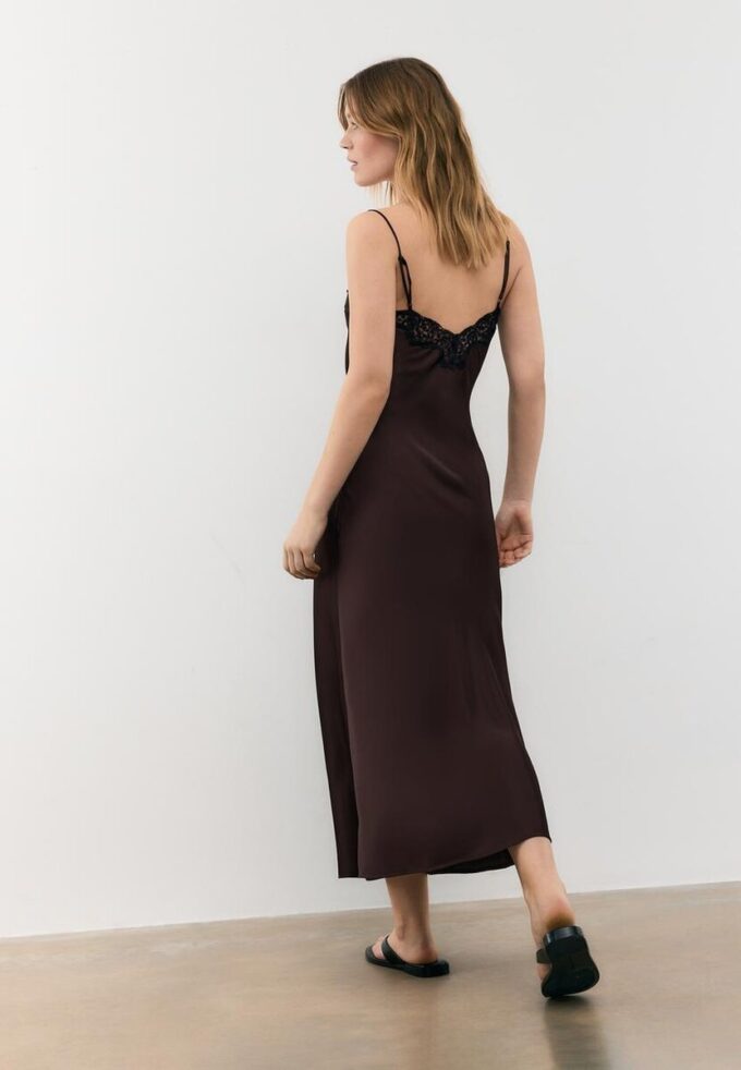 Robe caraco en satin