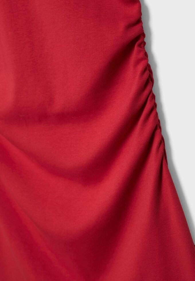 Robe courte ajustée avec fronces