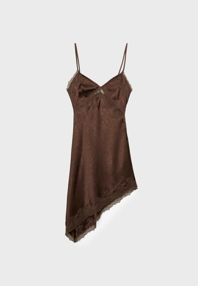 Robe courte asymétrique en satin Robe courte asymétrique en satin