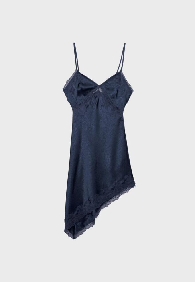 Robe courte asymétrique en satin Robe courte asymétrique en satin