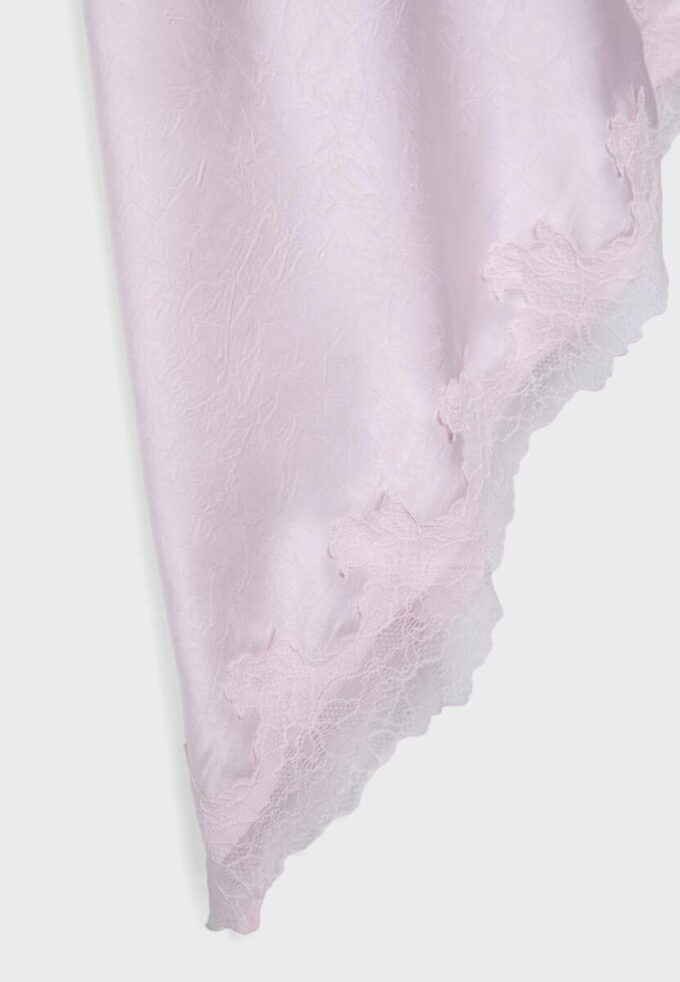 Robe courte asymétrique en satin