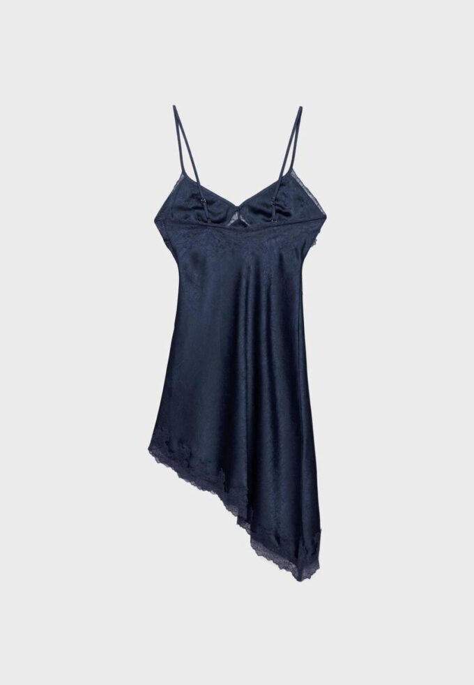 Robe courte asymétrique en satin Robe courte asymétrique en satin