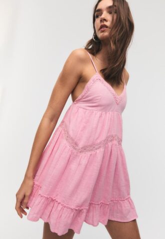 Robe courte avec détails en dentelle