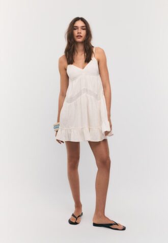 Robe courte avec détails en dentelle