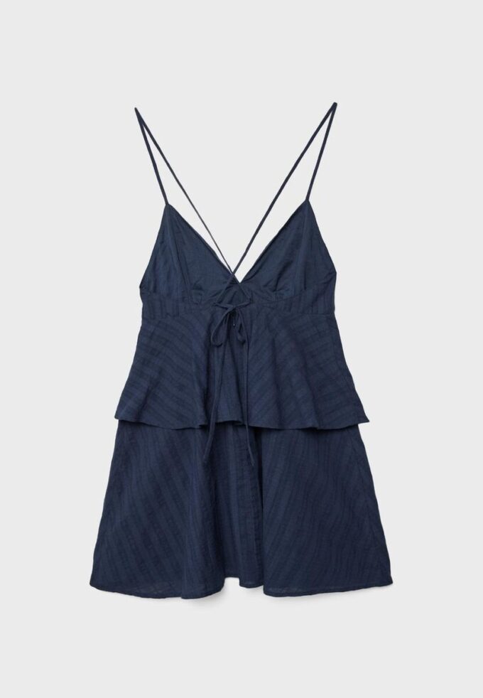 Robe courte à bretelles et volants Robe courte à bretelles et volants