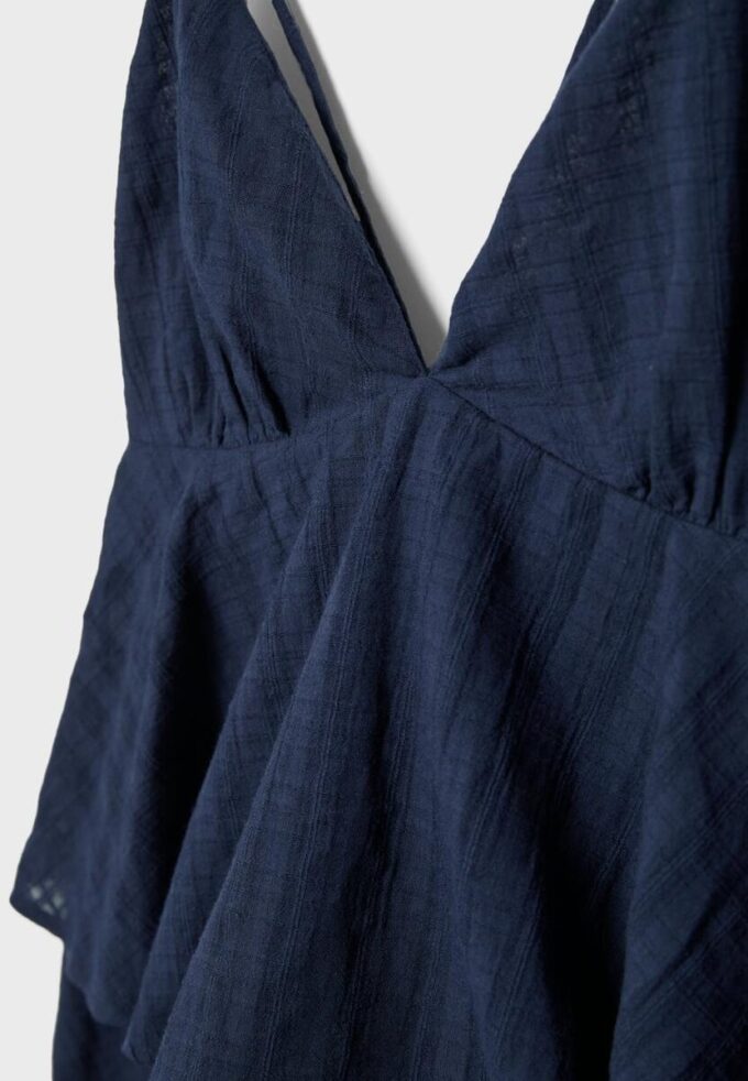 Robe courte à bretelles et volants Robe courte à bretelles et volants