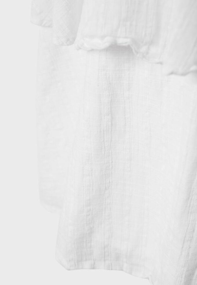 Robe courte à bretelles et volants Robe courte à bretelles et volants