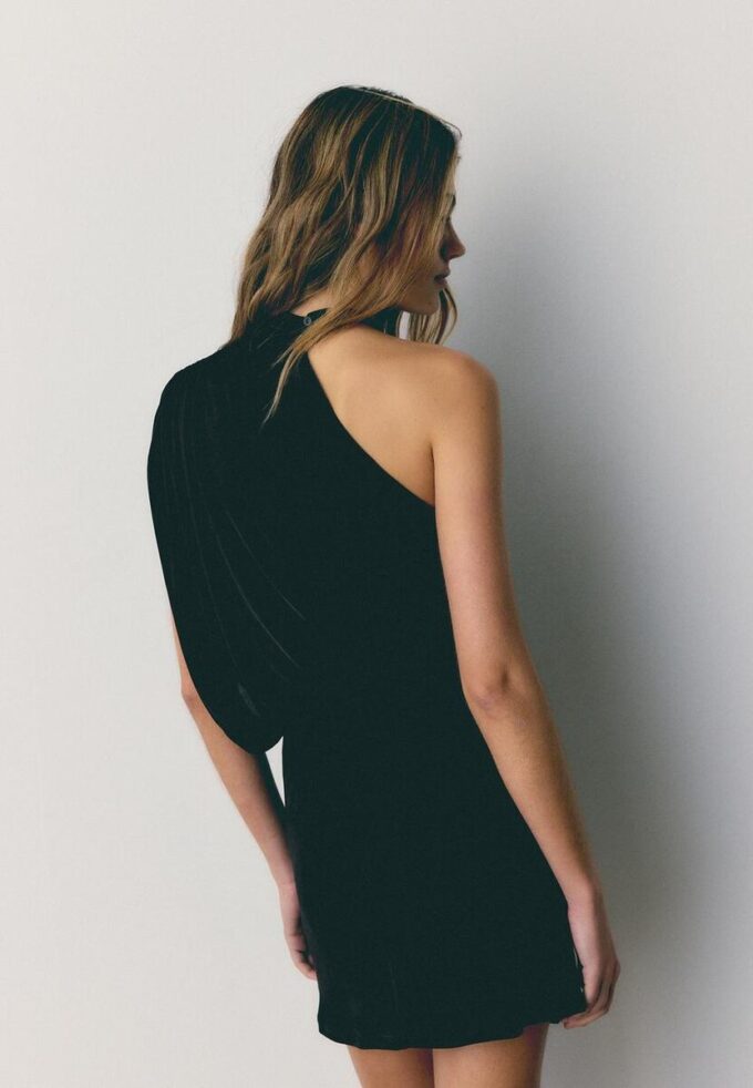 Robe courte drapée asymétrique