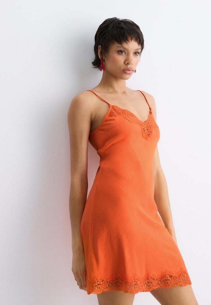 Robe courte en dentelle rustique Robe courte en dentelle rustique