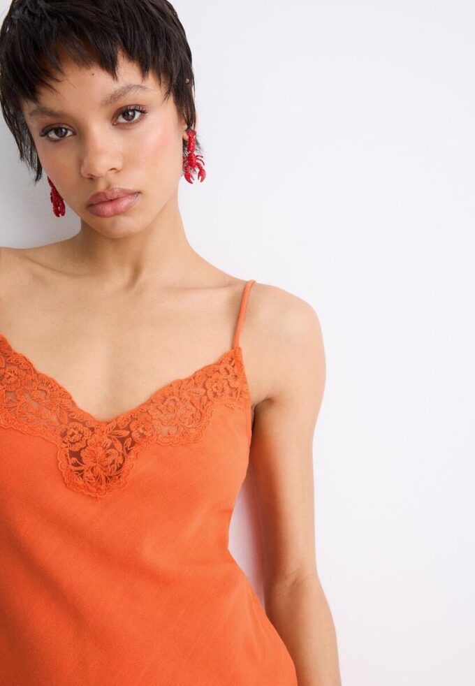 Robe courte en dentelle rustique Robe courte en dentelle rustique