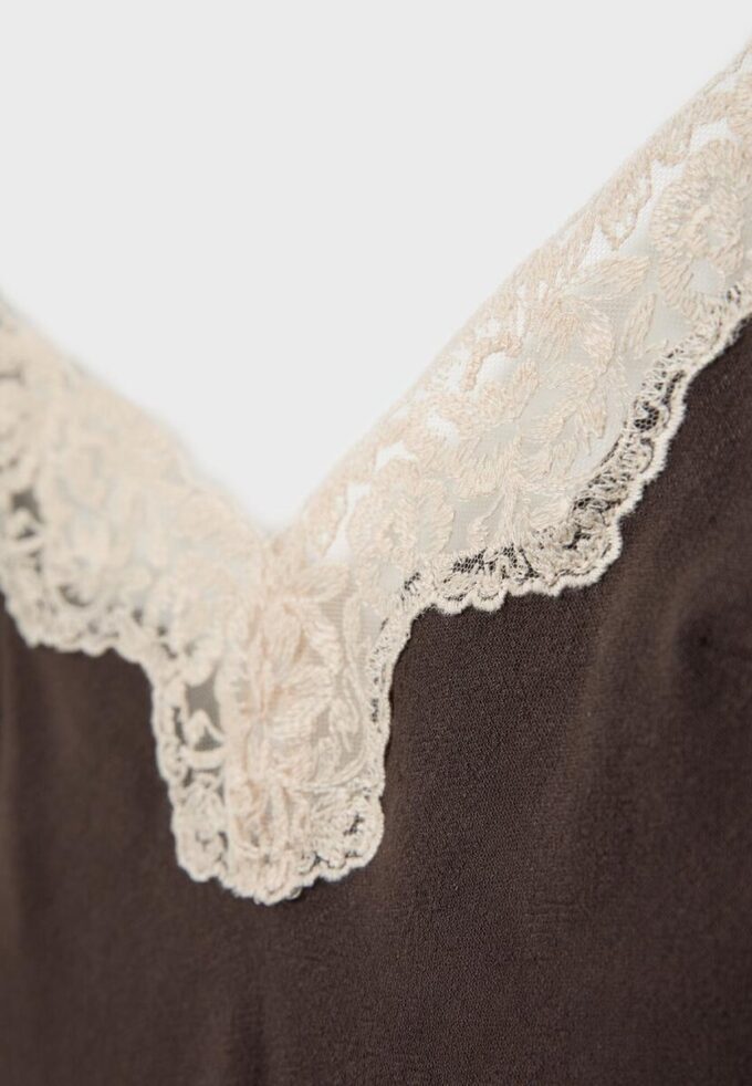 Robe courte en dentelle rustique Robe courte en dentelle rustique