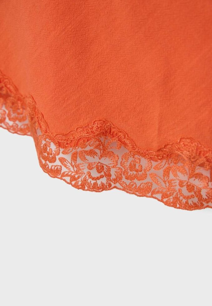 Robe courte en dentelle rustique Robe courte en dentelle rustique