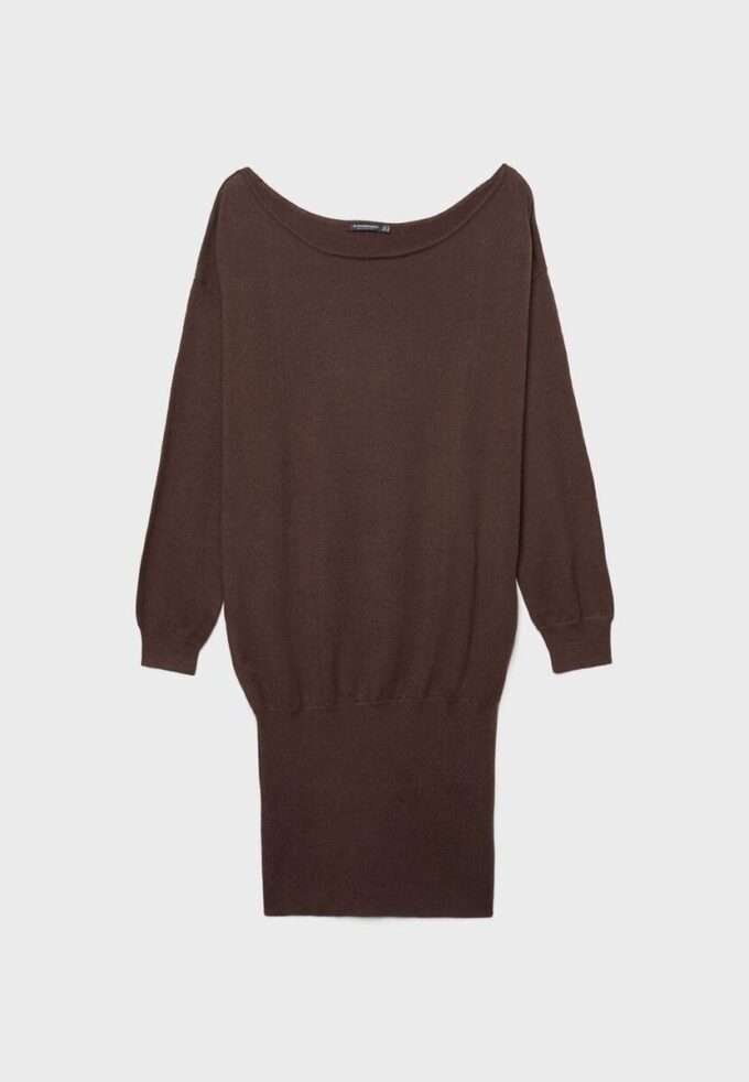 Robe courte en maille à col bateau Robe courte en maille à col bateau