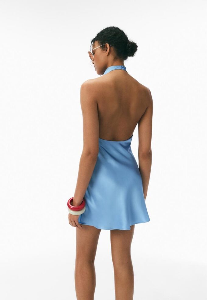 Robe courte en satin à dos nu