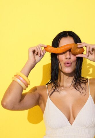 Robe courte fluide avec nœud dans le dos