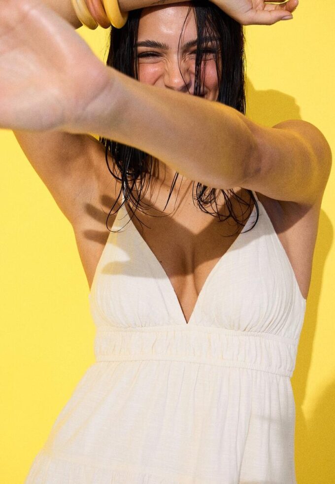 Robe courte fluide avec nœud dans le dos Robe courte fluide avec nœud dans le dos