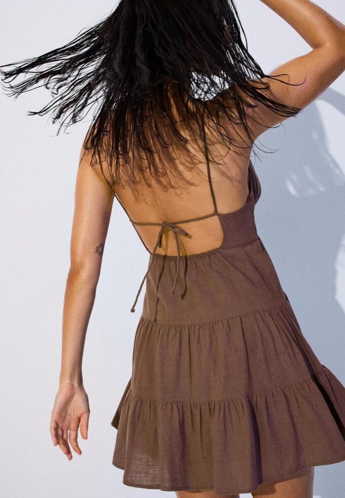 Robe courte fluide avec nœud dans le dos Robe courte fluide avec nœud dans le dos