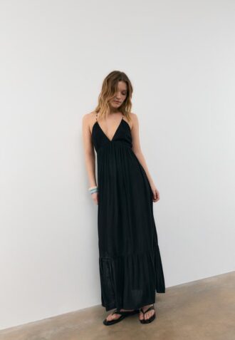 Robe longue en crêpe avec bretelles ornées de perles Robe longue en crêpe avec bretelles ornées de perles