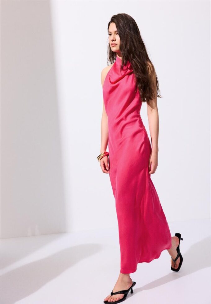 Robe mi-longue dos nu à col licou Robe mi-longue dos nu à col licou