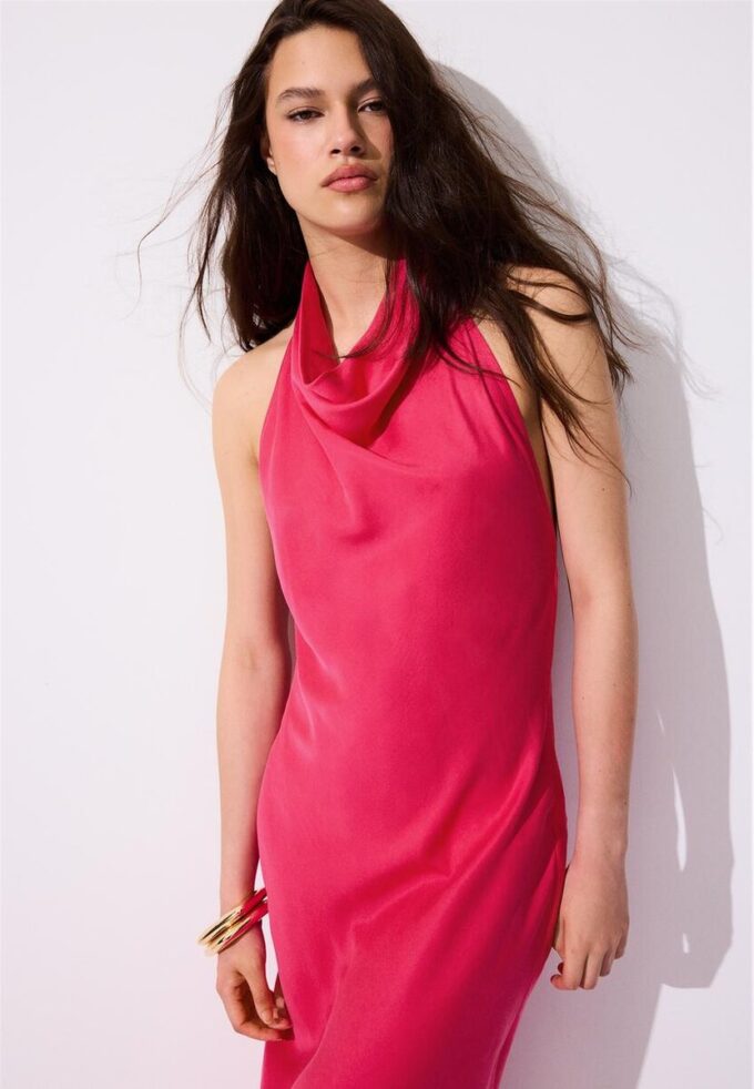 Robe mi-longue dos nu à col licou Robe mi-longue dos nu à col licou