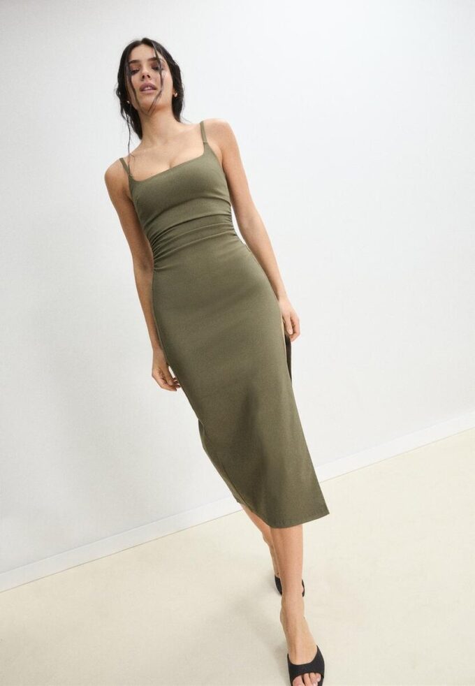 Robe mi-longue en bengaline à encolure carrée