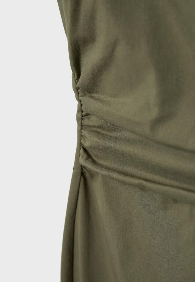 Robe mi-longue en bengaline à encolure carrée