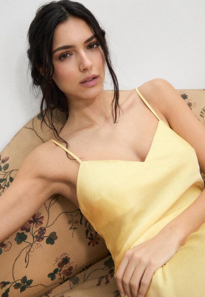 Robe mi-longue en satin Robe mi-longue en satin