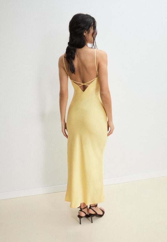 Robe mi-longue en satin Robe mi-longue en satin