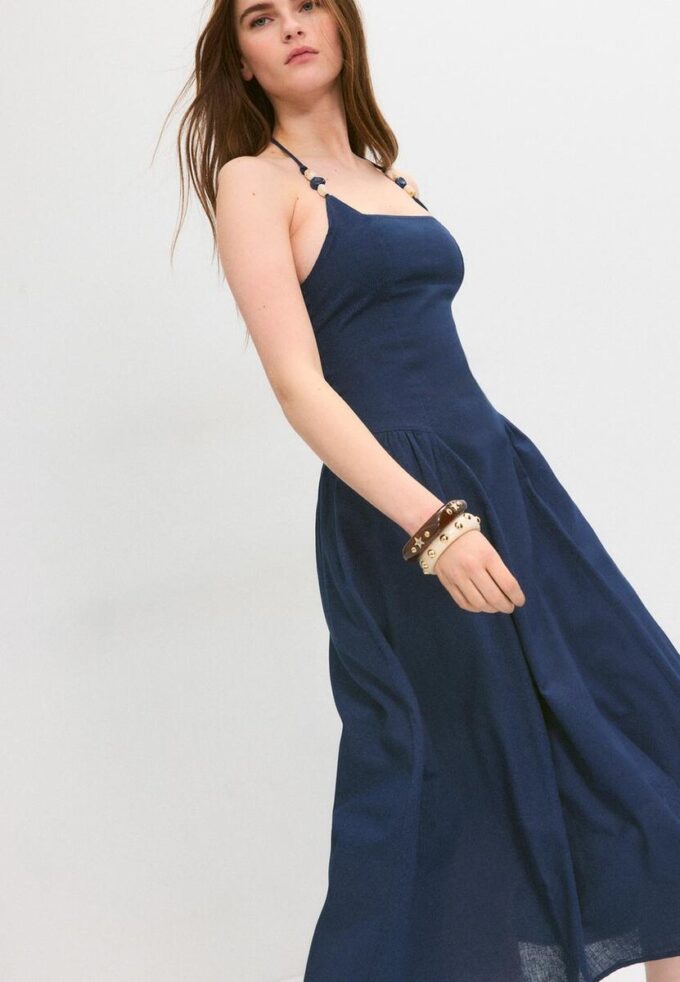 Robe midi dos nu avec détails en perles