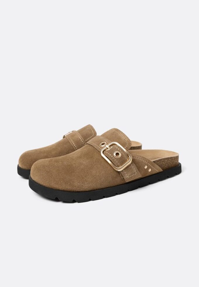 Sabots en daim refendu avec boucle