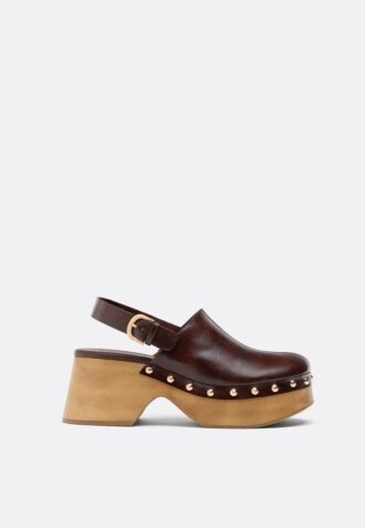 Sabots à plateforme cloutés