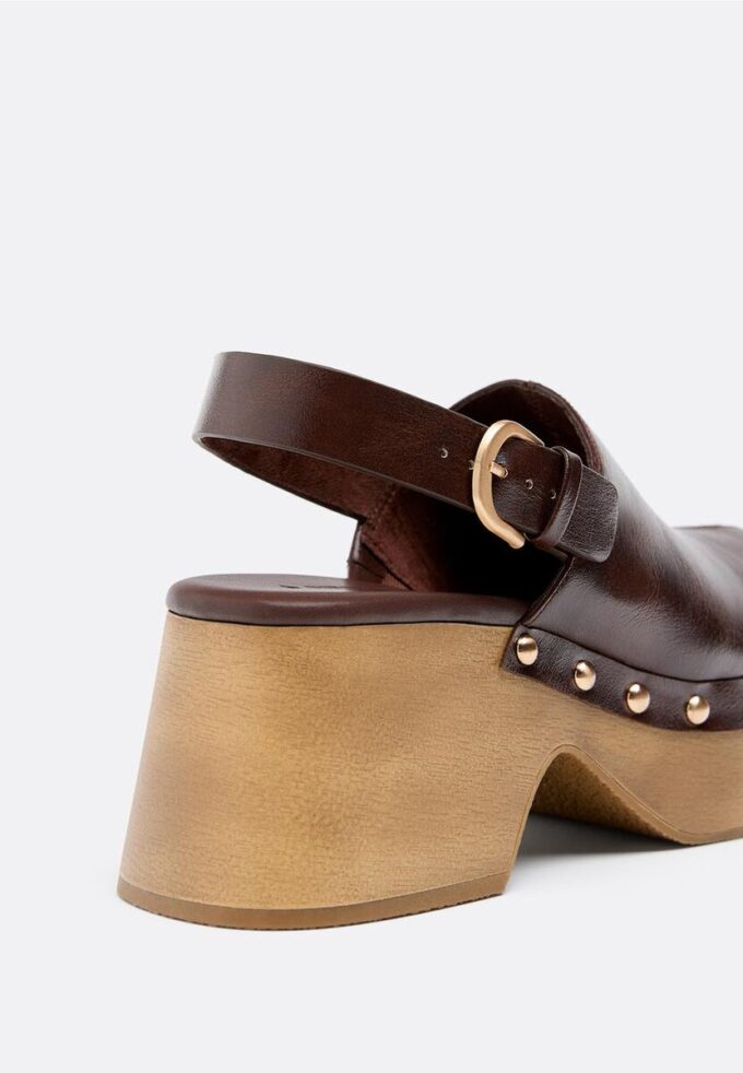 Sabots à plateforme cloutés