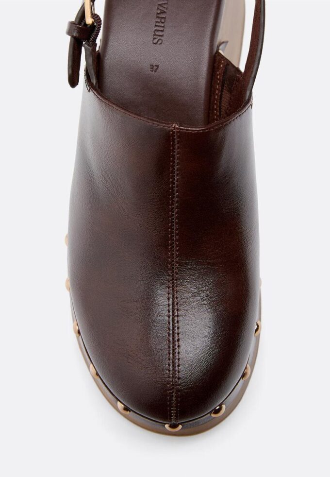 Sabots à plateforme cloutés