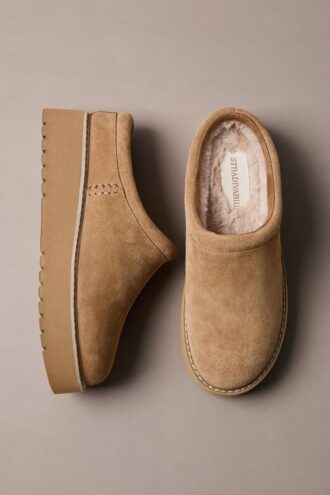 Sabots plats en cuir